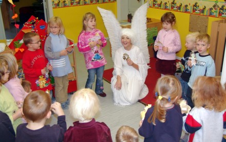 Himmlischer Besuch im Kindergarten oder in der Schule